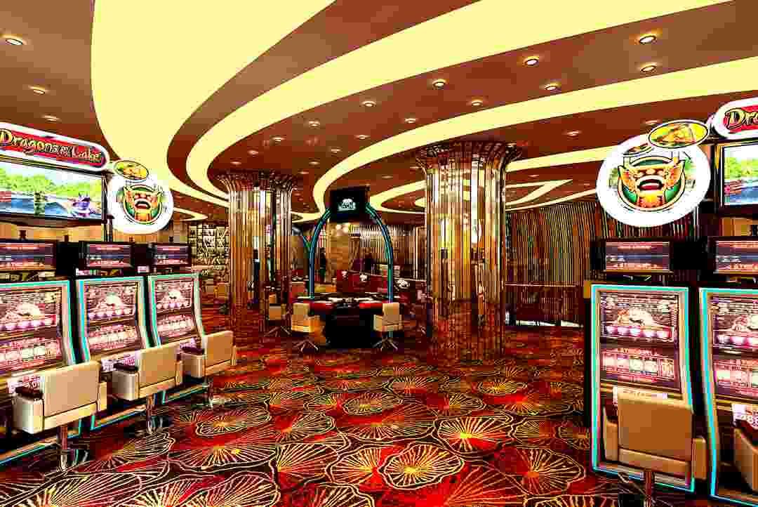 Fortuna Hotel and Casino nằm ở khu vực có nhiều di tích lịch sử