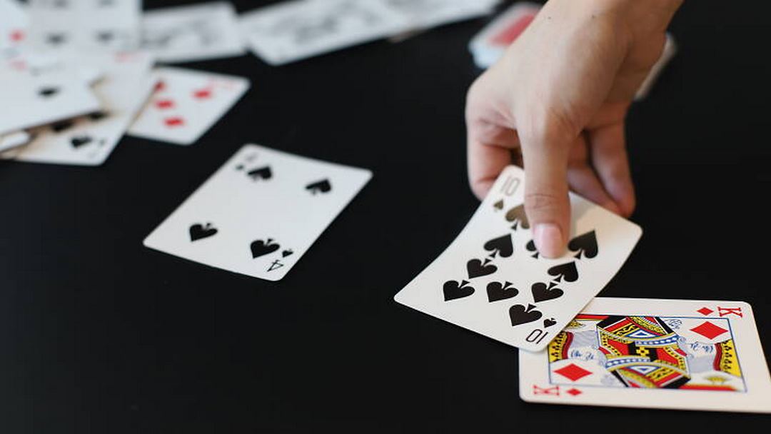 Trong chơi xì tố, người chơi sẽ phải dùng đến 52 lá bài khác nhau